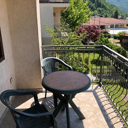 Green Oaza Apartment Фойница Екстериор снимка