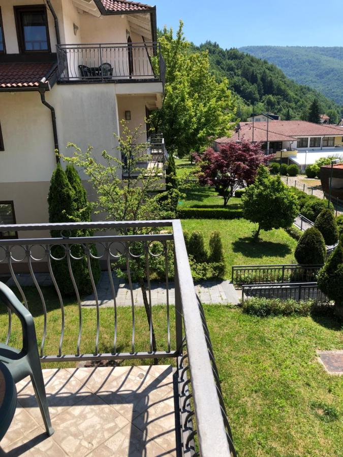 Green Oaza Apartment Фойница Екстериор снимка
